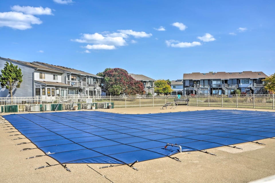 Community Pool | Green Cove Condominiums