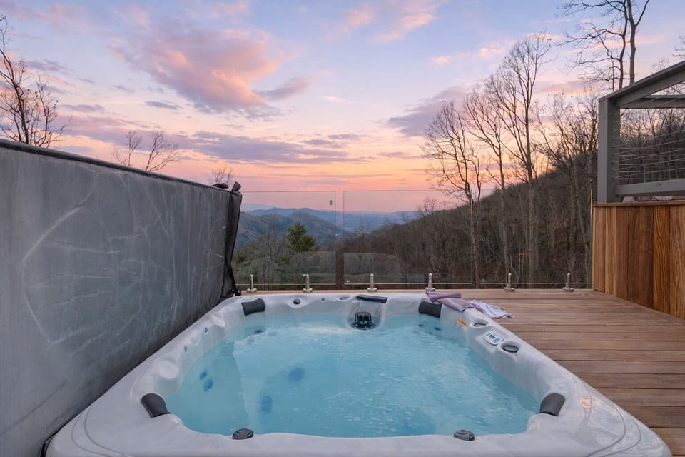Take in majestic views all the way to Pinnacle Mountain
