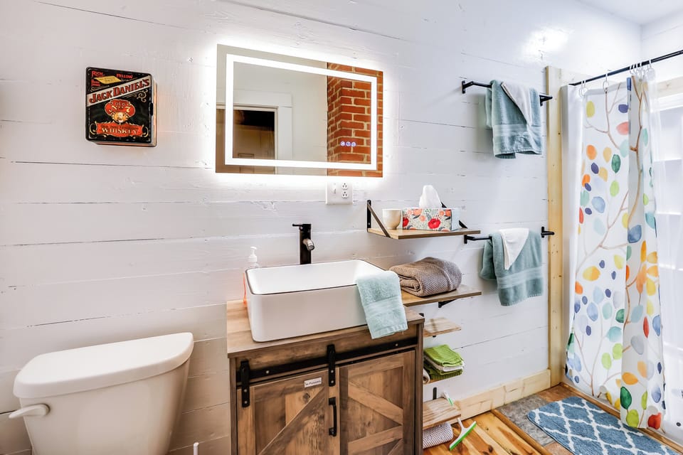 Full Bathroom