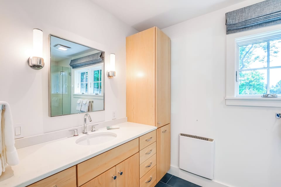 En-Suite Bathroom | Towels Provided
