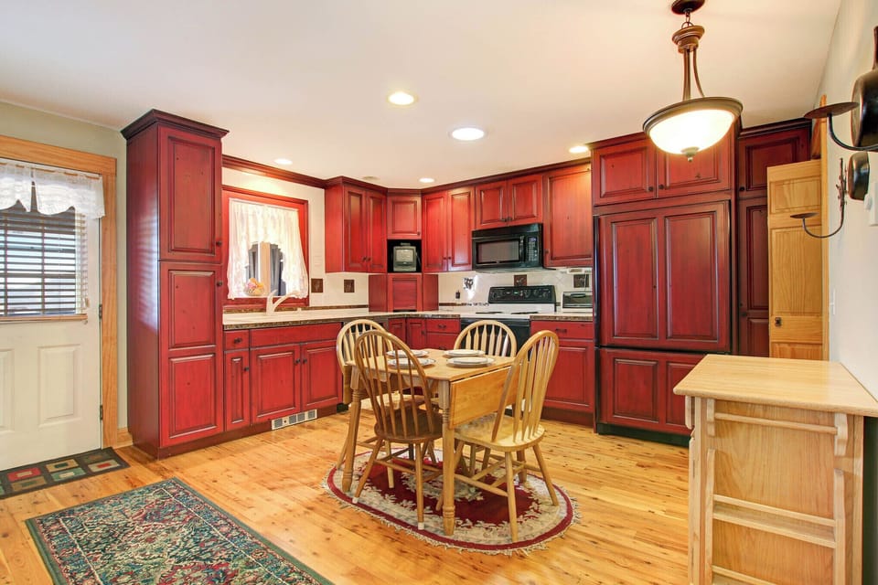 Dine in kitchen. Laundry in closet in the kitchen. 