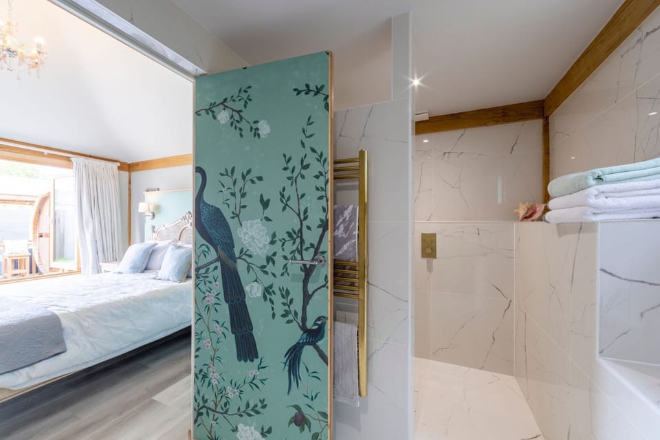 En-suite bathrrom at The Lodge at Leigh, Dorset