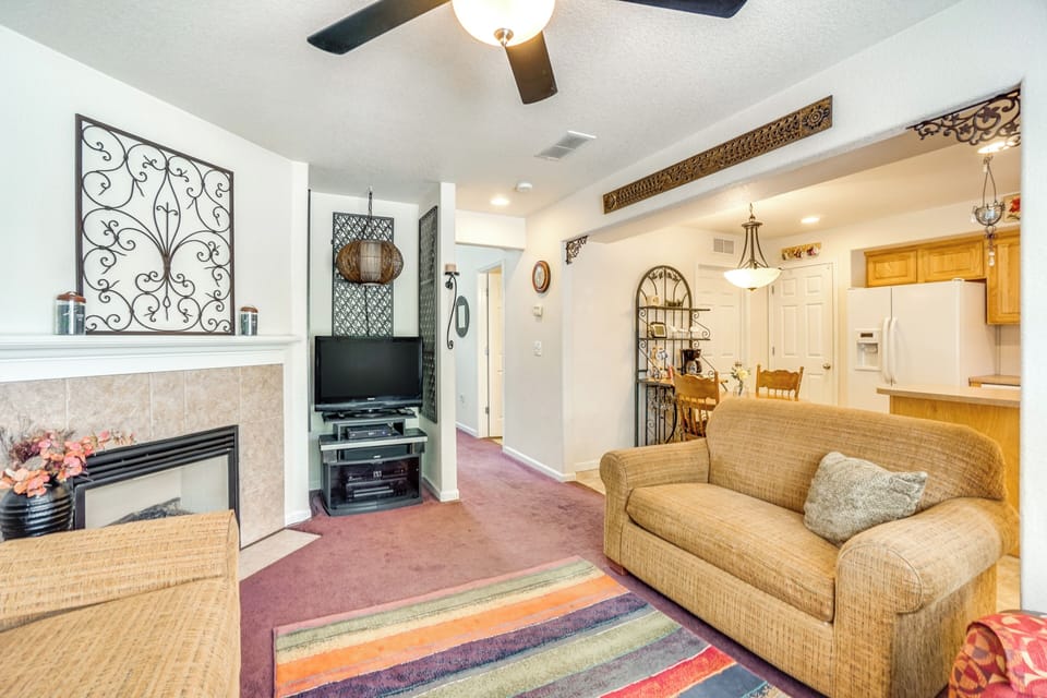 Living Room | Gas Fireplace | Flat-Screen TV | 1st Floor
