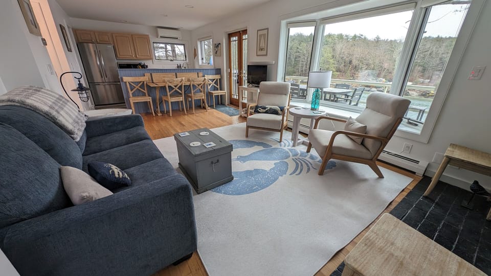 Livingroom flowing into the dining areaand kitchen for easy visiting. 