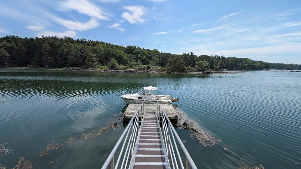 Bring your own boat to this wonderful getaway. Boat NOT INCLUDED