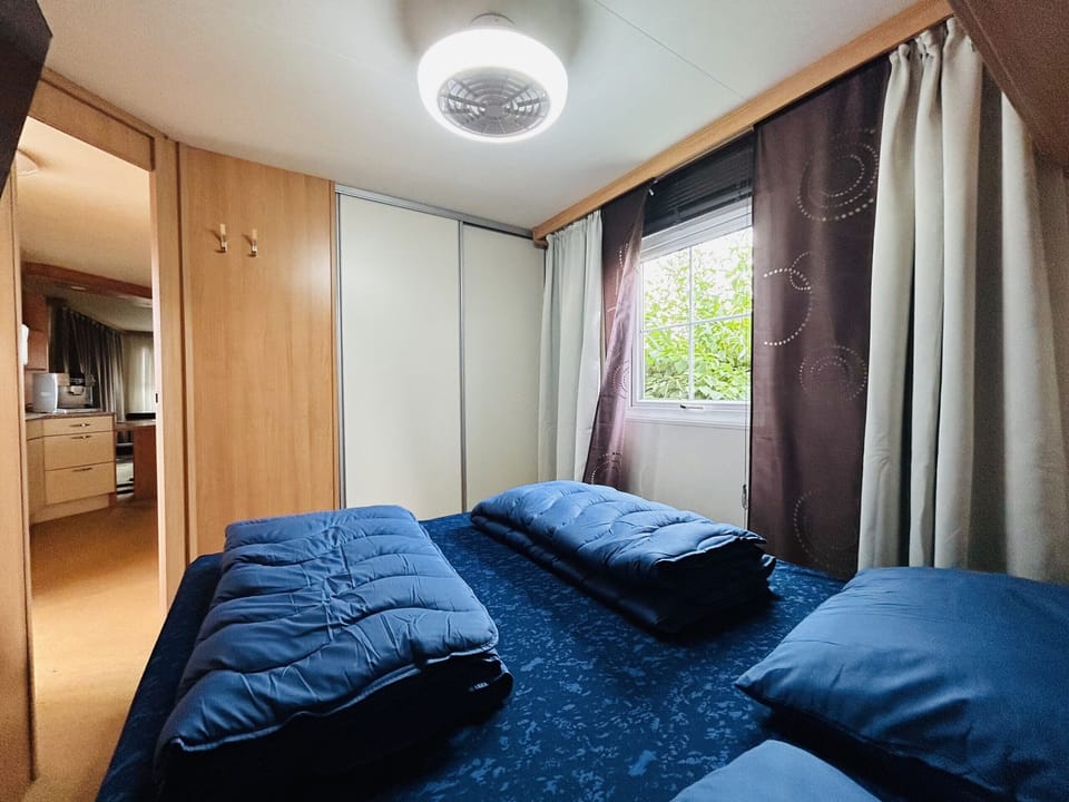 Bedroom double bed