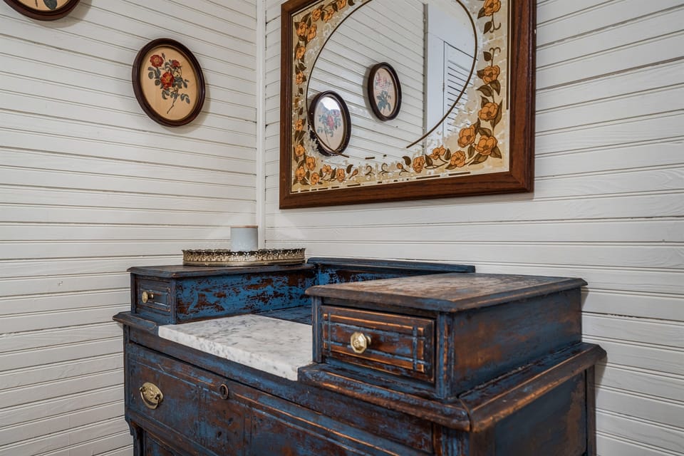 Antiques are throughout providing great inspiration BFF shopping getaways!