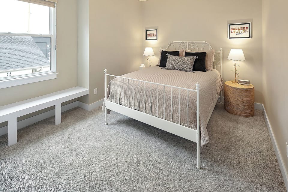 Bedroom with Queen Bed