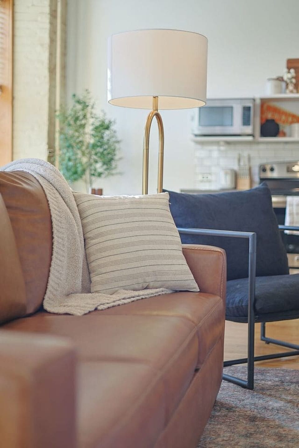 Living Room: Stylish leather sofa and sleek decor create the perfect relaxation zone!