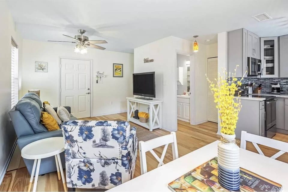 The open floor plan throughout the first floor of Castaway Cove seamlessly connects the living, dining, and kitchen areas.