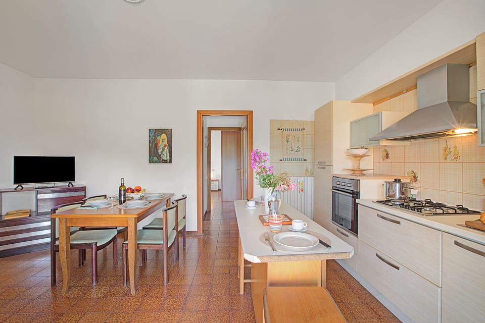 Kitchen and dining area