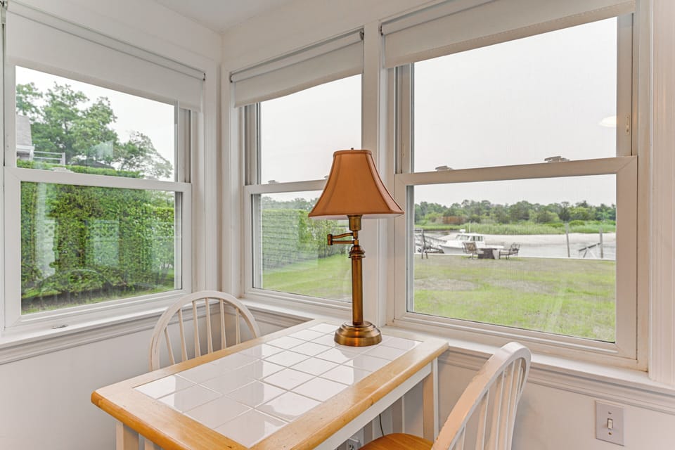Dining Area | Dishware & Flatware Provided