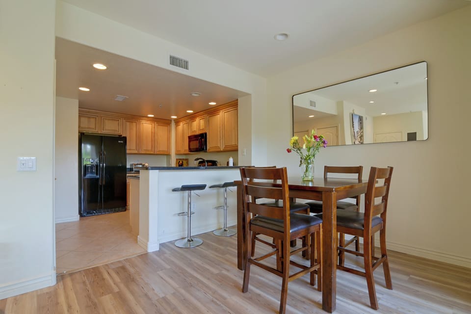 Dining Area | Dishes & Flatware Provided