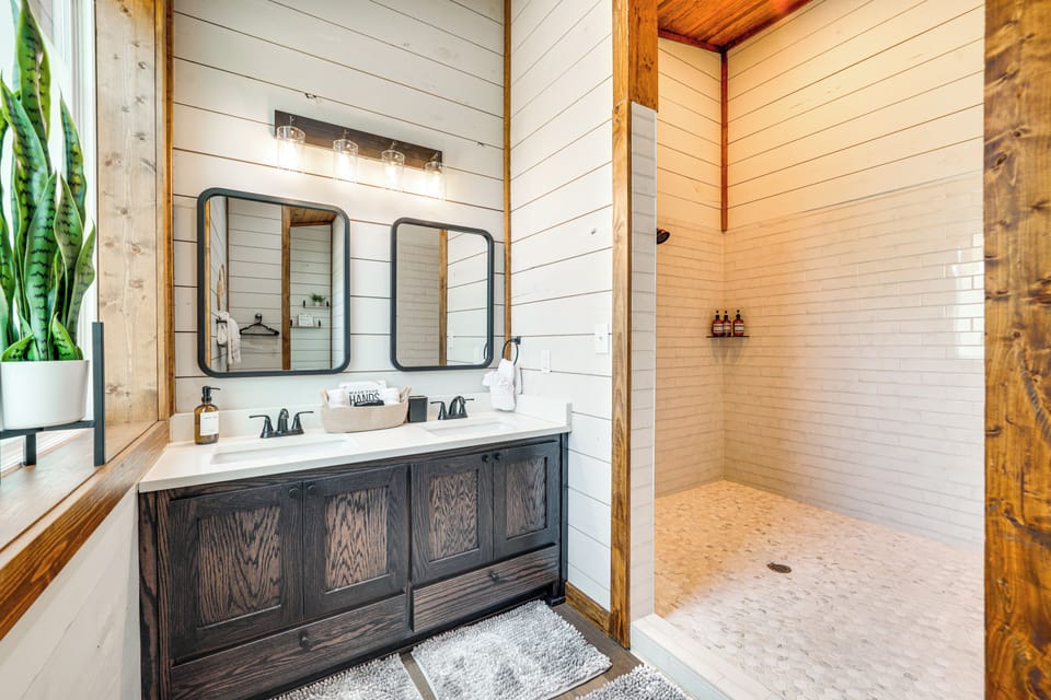 En-Suite Bathroom