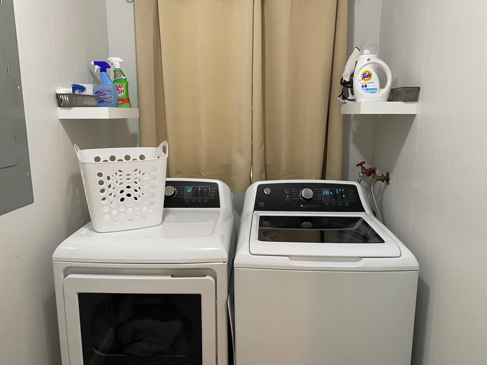Full size washer/dryer.