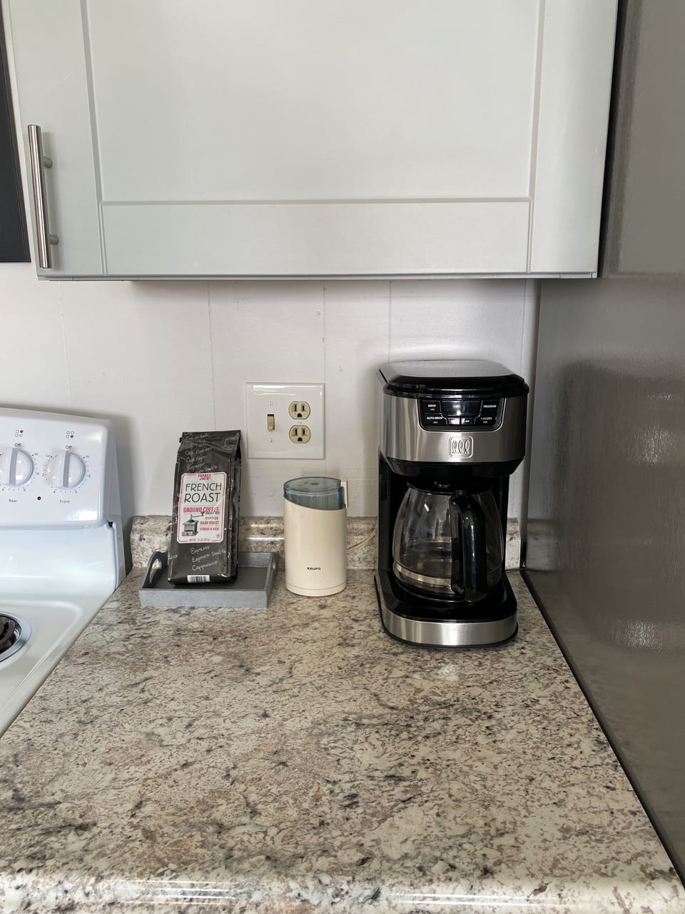 Automatic drip coffeemeker, grinder.