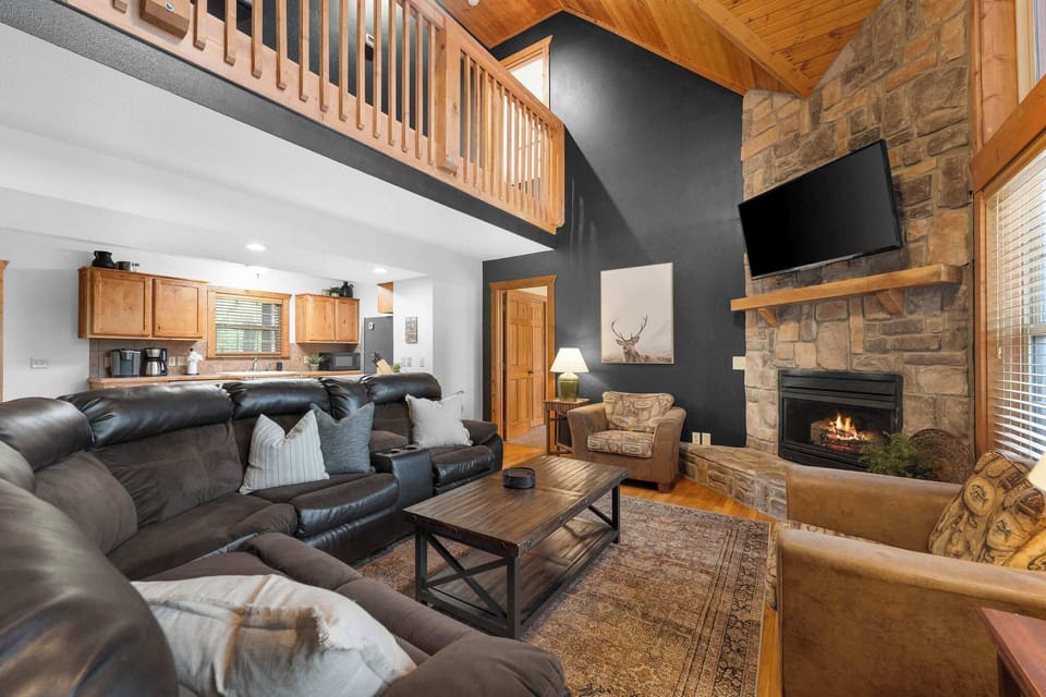 This cozy living space has plenty of room for your whole group!