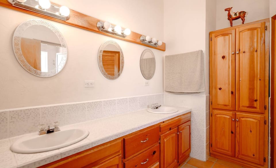 Casa Susie features 2 full bathrooms for added convenience. The second bathroom ensures less waiting and more relaxing for your group .