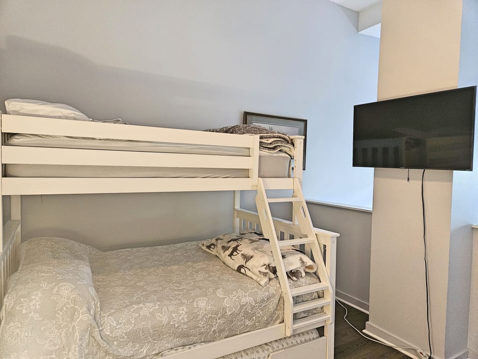 Pyramid bunk and smart TV