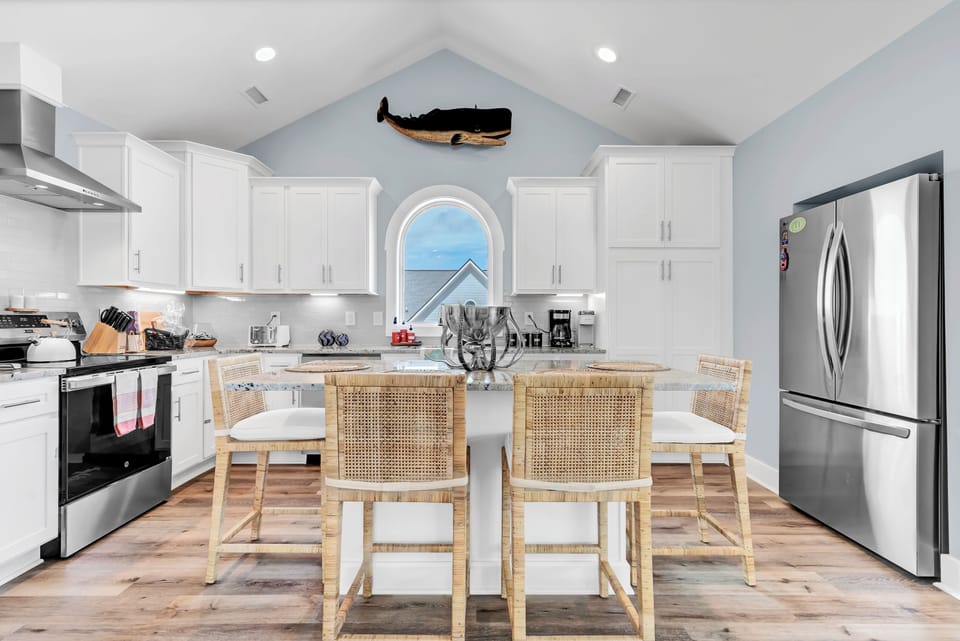 Seating for 4 at the kitchen island