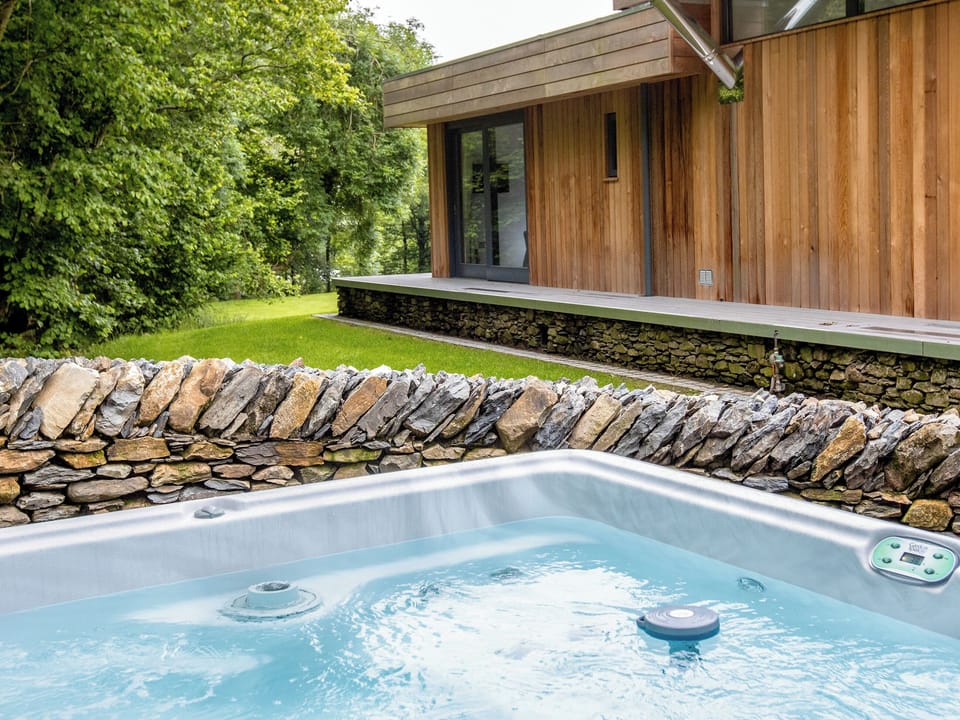 Relaxing private hot tub | Horse Spout - Otter Tarn, Backbarrow, near Newby Bridge