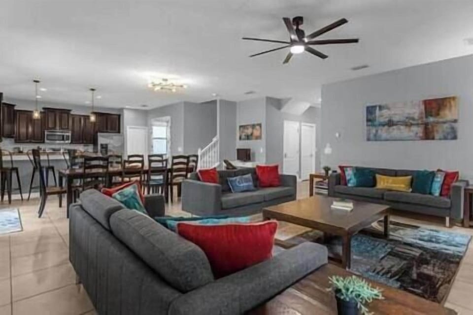 Large family living room w/ smart tv and attached dining area and updated kitchen