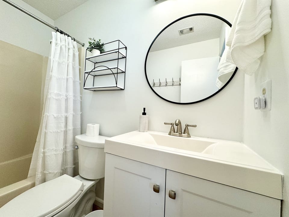 Master and Kid's Room Share a Full Bathroom