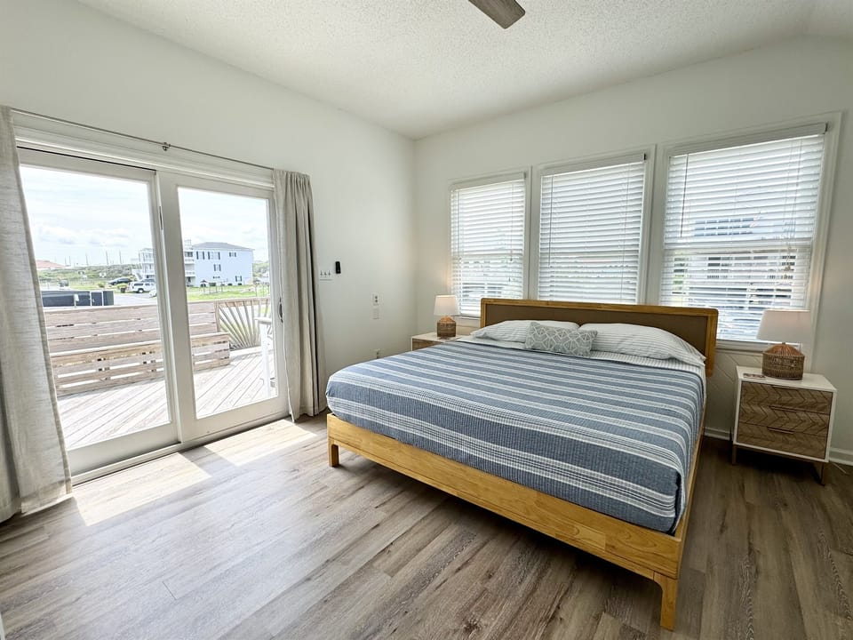 Four King Beds MBR With Private Deck