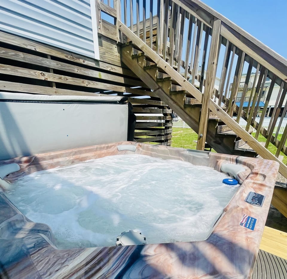Brand New 8 Person Hot Tub!