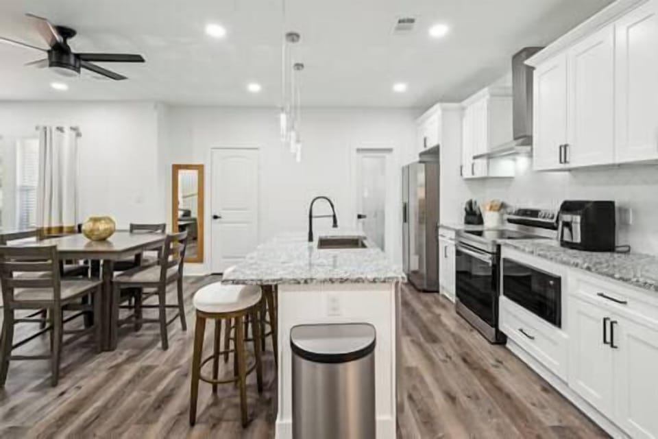 Dining/ kitchen area (1)