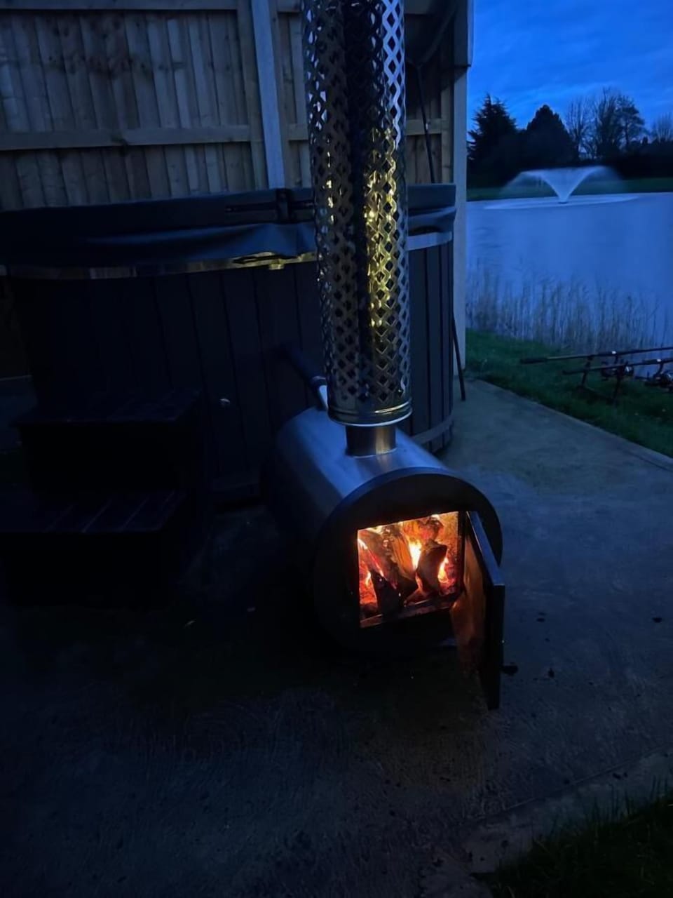 Hot Tub / whirlpool bath (Outdoor)