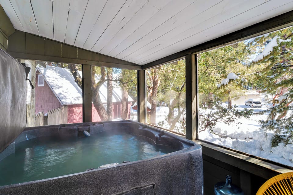 Indoor spa tub