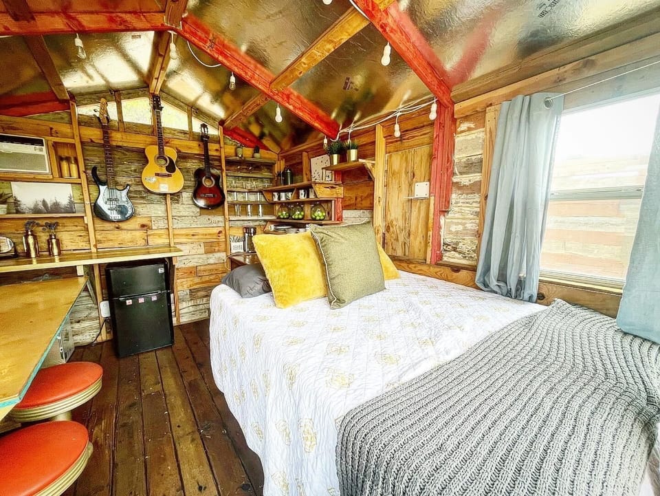 Full size bed