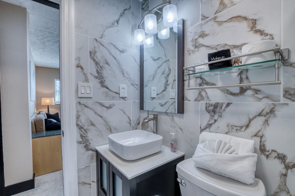 1st Floor Bath w/Shower & Tub between Orange & Pink bedrooms