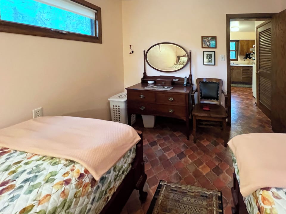 Main level bedroom with 2 twin beds