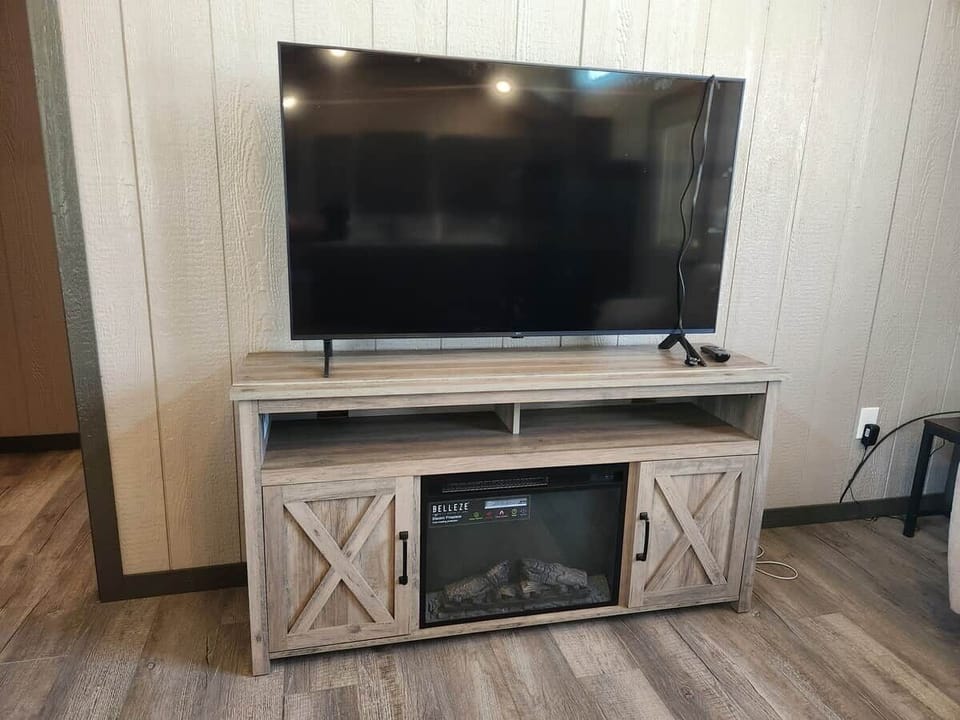 Smart TV & Fireplace