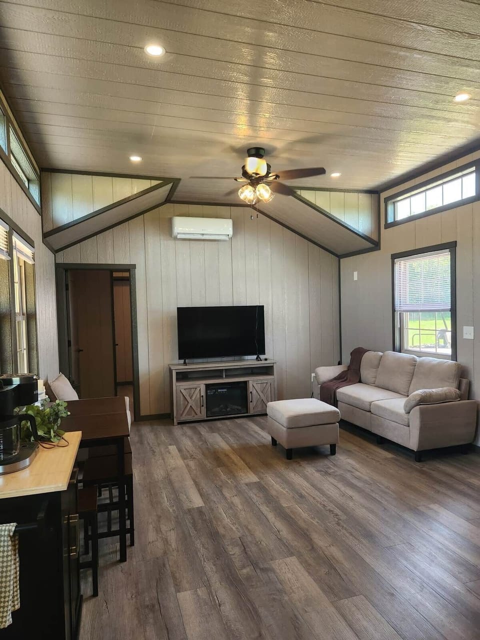 Livingroom w/Sleeper Sofa