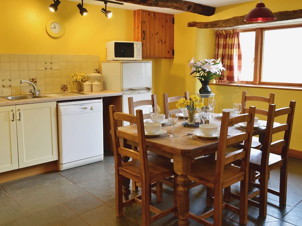 Kitchen/diner | Wheeldon Farm Adventure Cottages - Poppy, Halwell, nr. Totnes