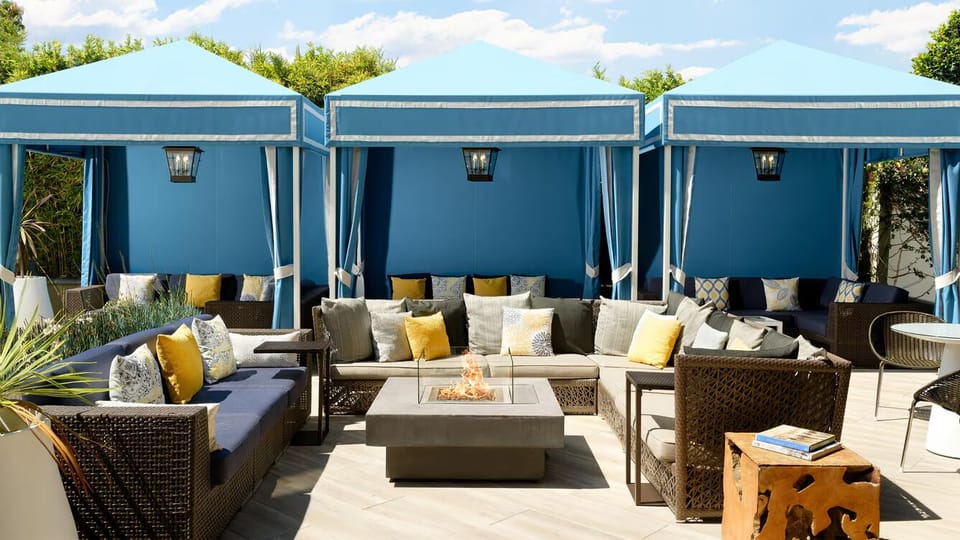 Cabanas + Sun loungers