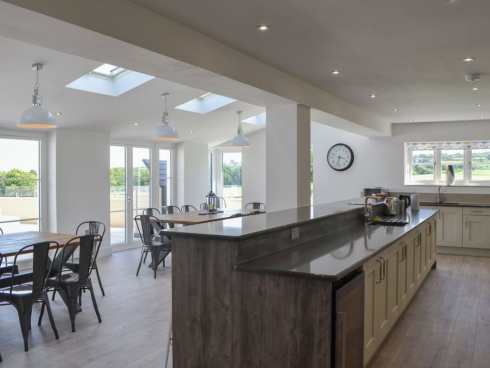Kitchen/diner | Llwyn Du, Abersoch, near Pwllheli