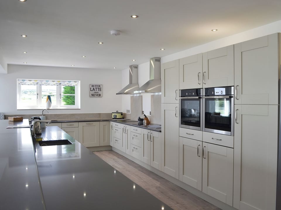 Kitchen/diner | Llwyn Du, Abersoch, near Pwllheli