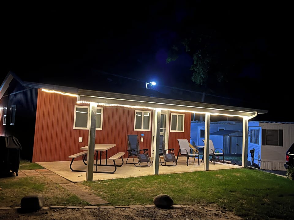 Everything is new in this cozy, cute cottage! Come and enjoy esp. in evening.