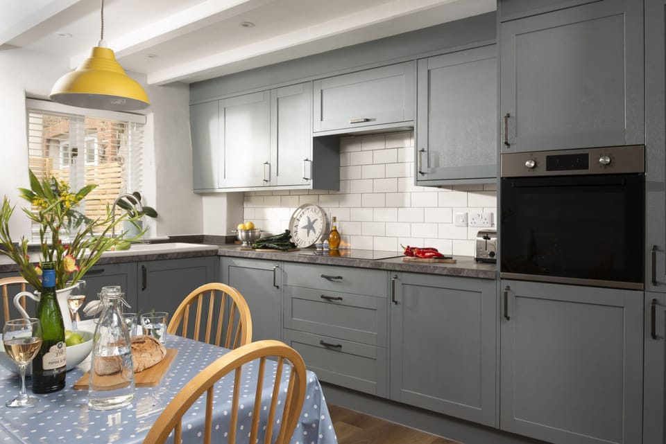 Bowjy Cottage, St Agnes. Ground Floor: The beautifully presented kitchen offers everything you'll need during your stay.
