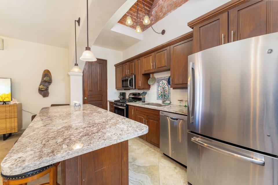 Fully equipped Kitchen / water dispenser