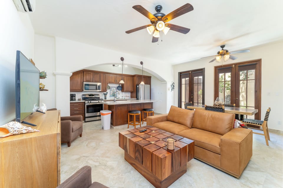 Air Conditioning, Smart TV, Wi-Fi/  Dining table. Ceiling fans / Fully stocked kitchen