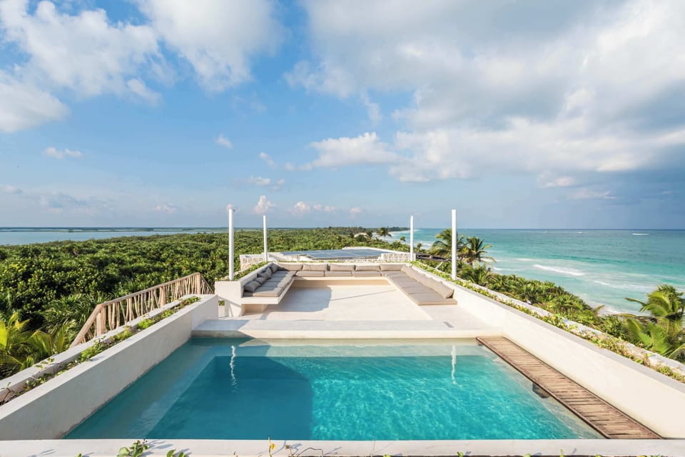 Rooftop Pool & Sun deck 