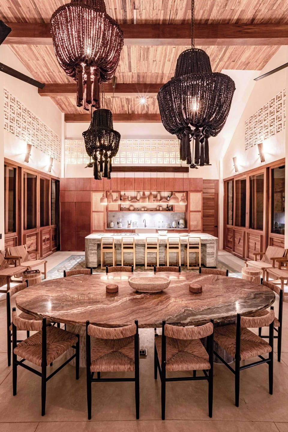 Sitting & Dining Area