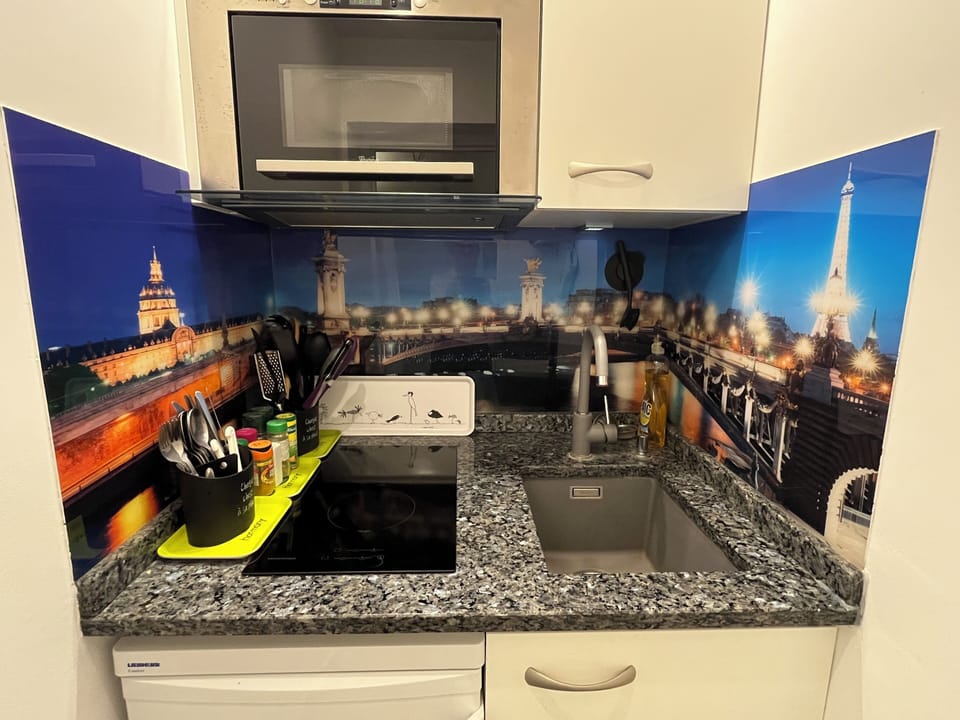 Kitchen with amenities