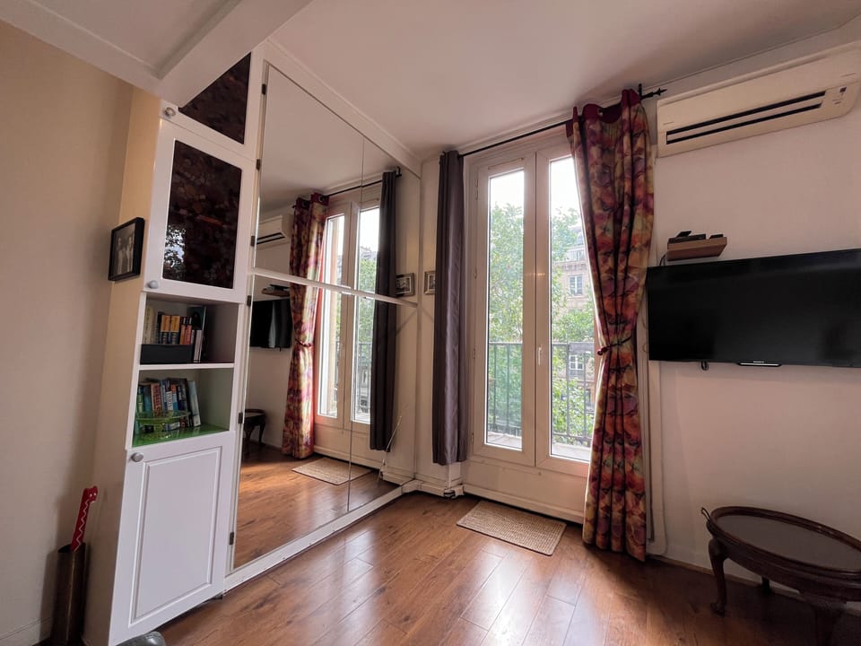 Cupboards with mirrors