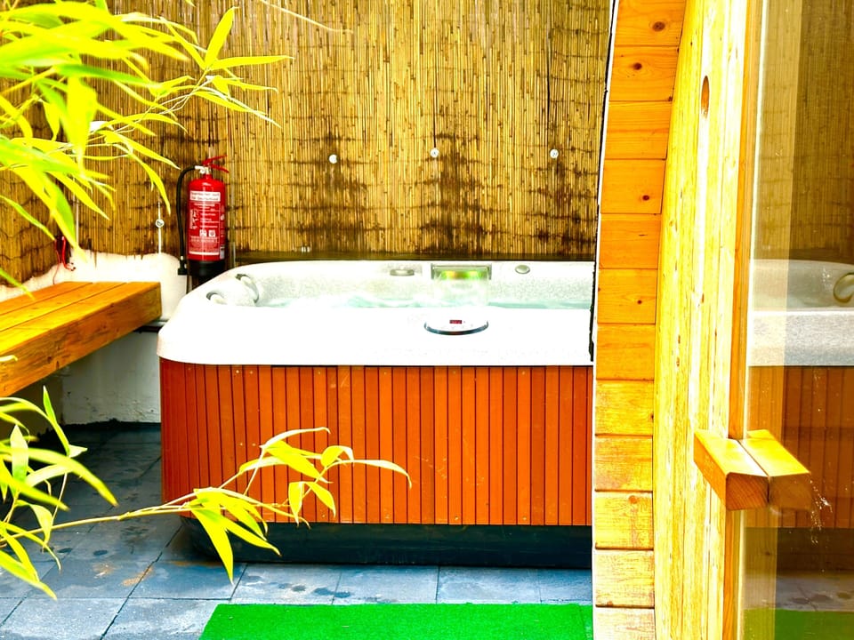 Indoor spa tub